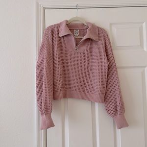 Super soft sweater, perfect for the fall and chilly summer nights.